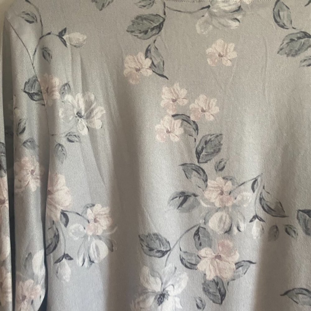Tribal Floral Top - Picture 9 of 9